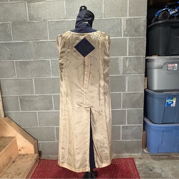 Entienne Aigner trench coat. - Picture 10 of 14